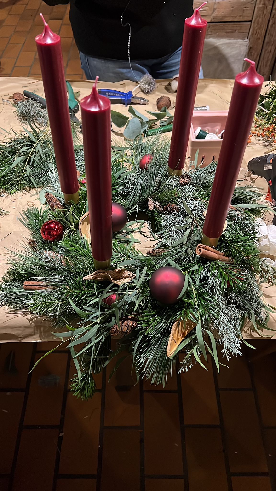 Weihnachtskranz binden - Wreath & Sip